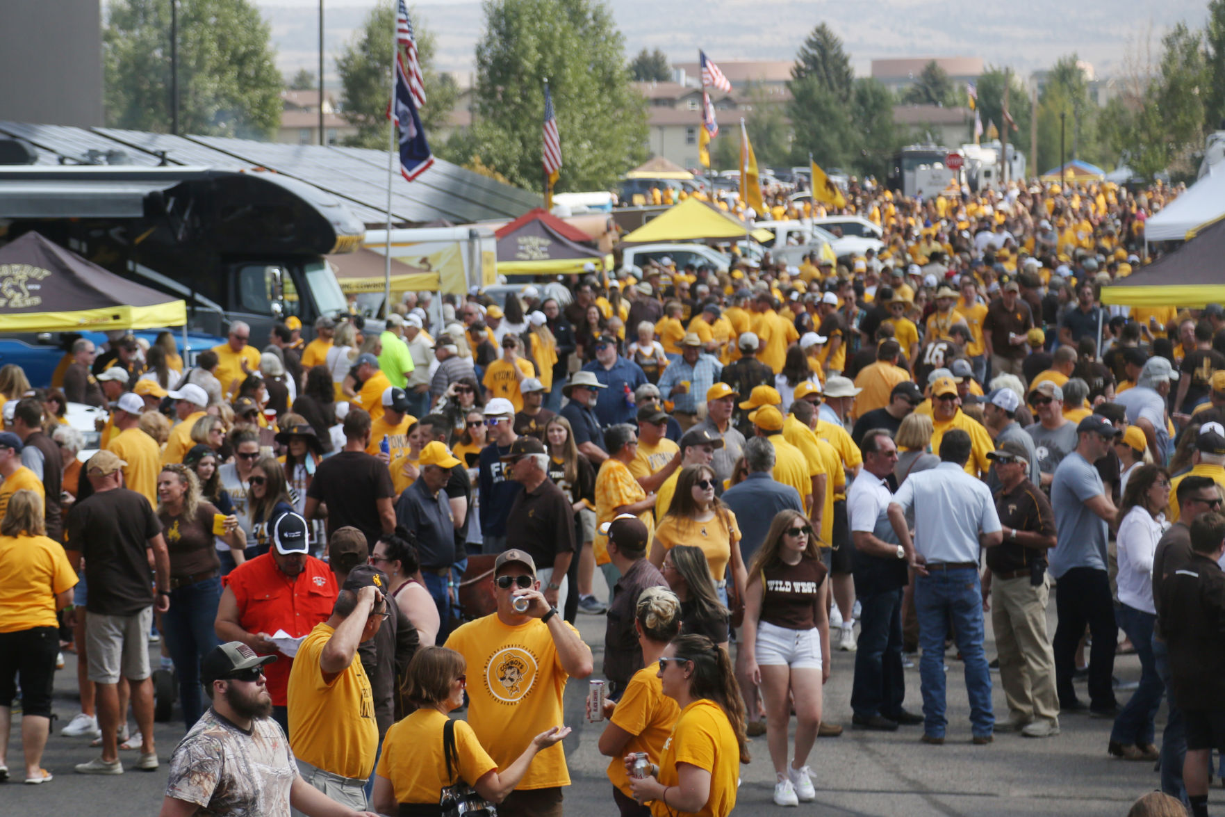 UW v. Montana crowds